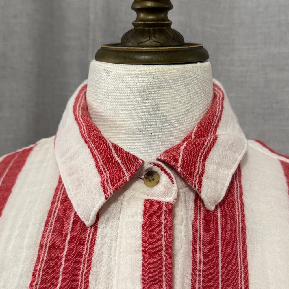 Old Navy Cotton Button Up Shirt-S-Red/White Striped-Notched Sides-Textured EUC - Picture 2 of 15